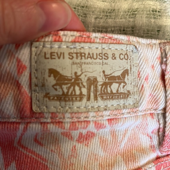 Pink Levi Jean Shorts 🔥♥️ - Picture 3 of 5